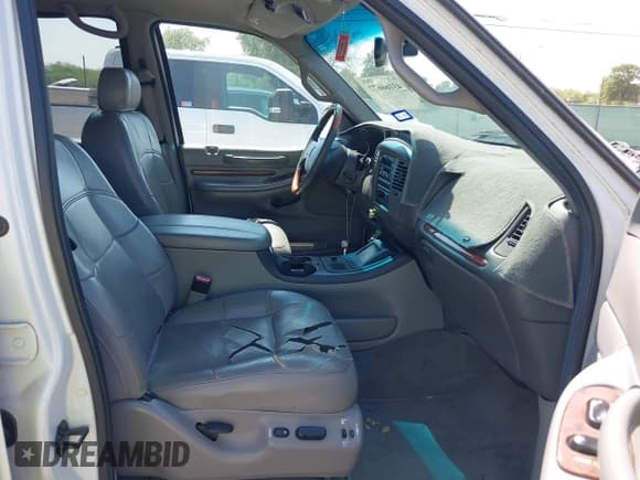 ✅ 2001 Lincoln Navigator • VIN: 5LMEU27A71LJ02425 • Lot: 43166677. Listed on IAAI with Not provided. Free auction sales archive from the USA and detailed vehicle history report at DreamBid. Image 5.