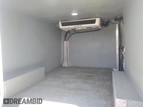 ✅ 2017 Ford Transit • VIN: 1FTYR1ZM5HKB30604 • Lot: 55535775. Wystawiony na Copart z przebiegiem 230 193 mil. Bezpłatny archiwum sprzedaży aukcyjnych z USA i szczegółowy raport historii pojazdu na DreamBid. Zdjęcie 10.