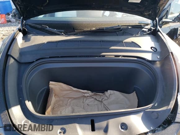 ✅ 2024 Tesla Model Y Long Range • VIN: 7SAYGDEE5RF150570 • Лот: 52686685. Опубликован ранее на Copart с пробегом 4 015 миль. Бесплатный доступ к архиву аукционных продаж из США и подробный отчёт об истории автомобиля на DreamBid. Изображение 11.