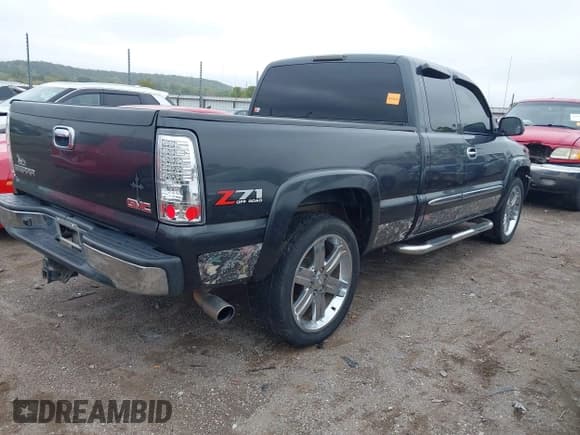 ✅ 2003 GMC Sierra 1500 SLT • VIN: 2GTEK19T231307746 • Лот: 43530673. Опубликован ранее на IAAI с пробегом 319 329 миль. Бесплатный доступ к архиву аукционных продаж из США и подробный отчёт об истории автомобиля на DreamBid. Изображение 4.