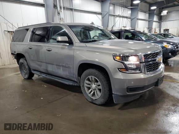 ✅ 2018 Chevrolet Suburban LT • VIN: 1GNSKHKC8JR400532 • Lot: 89736645. Wystawiony na Copart z przebiegiem 209 973 mil. Bezpłatny archiwum sprzedaży aukcyjnych z USA i szczegółowy raport historii pojazdu na DreamBid. Zdjęcie 4.