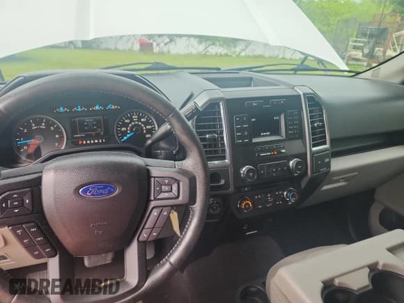 ✅ 2016 Ford F-150 XL • VIN: 1FTEX1CP9GKE86645 • Lot: 62174045. Listed on Copart with 94,834 mi. Free auction sales archive from the USA and detailed vehicle history report at DreamBid. Image 9.