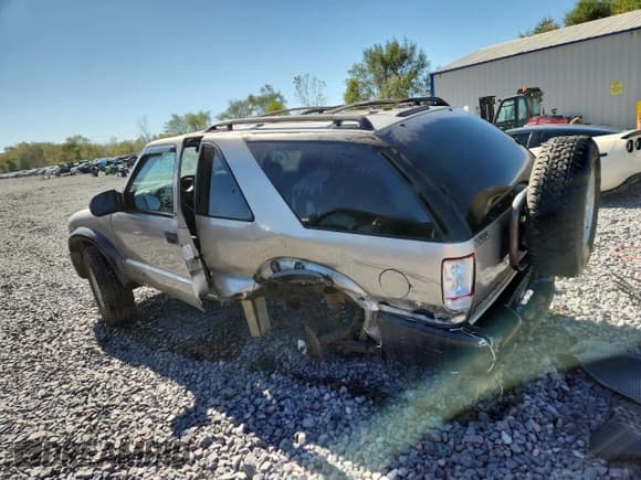 ✅ 1999 Chevrolet Blazer LS • VIN: 1GNCT18W4XK222940 • Lot: 85301145. Listed on Copart with 122,270 mi. Free auction sales archive from the USA and detailed vehicle history report at DreamBid. Image 2.