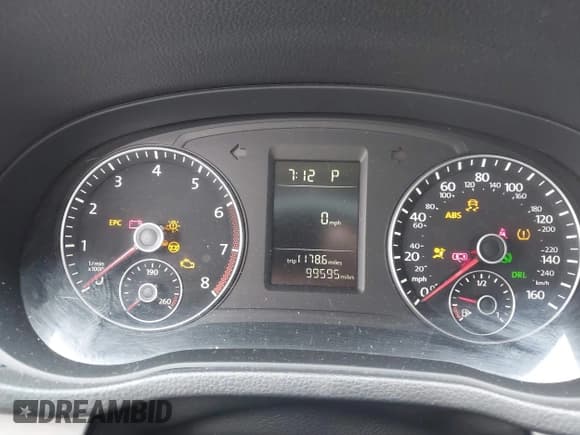 ✅ 2015 Volkswagen Passat S • VIN: 1VWAS7A31FC021234 • Lot: 43642821. Wystawiony na IAAI z przebiegiem 99 595 mil. Bezpłatny archiwum sprzedaży aukcyjnych z USA i szczegółowy raport historii pojazdu na DreamBid. Zdjęcie 7.