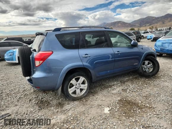 ✅ 2007 Toyota RAV4 Sport • VIN: JTMBK32V476026363 • Лот: 71973565. Опубликован ранее на Copart с пробегом 203 669 миль. Бесплатный доступ к архиву аукционных продаж из США и подробный отчёт об истории автомобиля на DreamBid. Изображение 3.