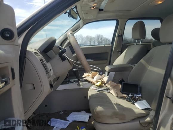 ✅ 2010 Mercury Mariner • VIN: 4M2CN9BG0AKJ17705 • Lot: 53790315. Listed on Copart with 154,832 mi. Free auction sales archive from the USA and detailed vehicle history report at DreamBid. Image 7.