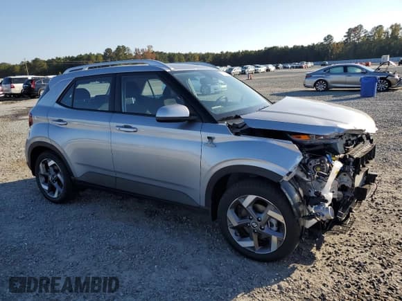 ✅ 2024 Hyundai Venue SEL • VIN: KMHRC8A3XRU340943 • Lot: 77262774. Listed on Copart with 1,144 mi. Free auction sales archive from the USA and detailed vehicle history report at DreamBid. Image 4.