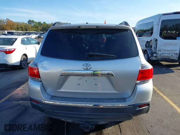 ✅ 2013 Toyota Highlander • VIN: 5TDZK3EHXDS141212 • Lot: 43797391. Wystawiony na IAAI z przebiegiem 167 836 mil. Bezpłatny archiwum sprzedaży aukcyjnych z USA i szczegółowy raport historii pojazdu na DreamBid. Zdjęcie 16.