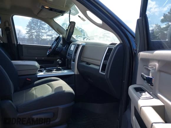 ✅ 2010 Dodge 1500 Sport • VIN: 1D7RB1CT4AS141906 • Lot: 41504202. Wystawiony na IAAI z przebiegiem 240 019 mil. Bezpłatny archiwum sprzedaży aukcyjnych z USA i szczegółowy raport historii pojazdu na DreamBid. Zdjęcie 5.