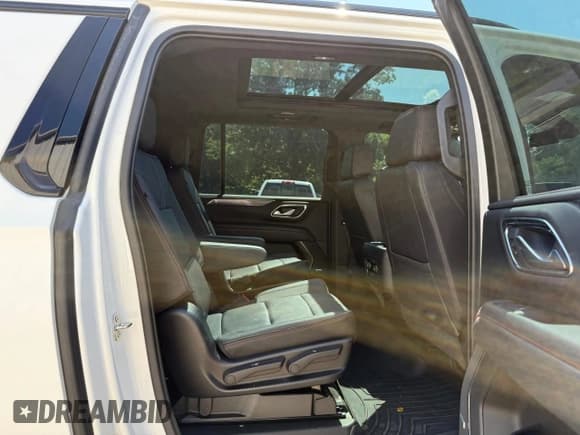 ✅ 2022 Chevrolet Suburban RST • VIN: 1GNSKEKD3NR218993 • Lot: 67100695. Listed on Copart with 44,452 mi. Free auction sales archive from the USA and detailed vehicle history report at DreamBid. Image 6.