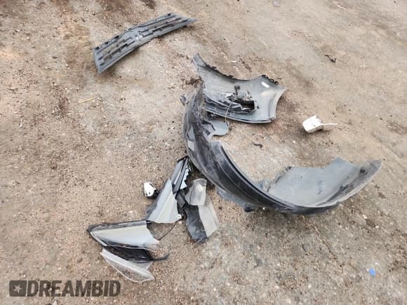 ✅ 2018 Ford Focus SE • VIN: 1FADP3FE9JL270576 • Lot: 86282885. Wystawiony na Copart z przebiegiem 89 128 mil. Bezpłatny archiwum sprzedaży aukcyjnych z USA i szczegółowy raport historii pojazdu na DreamBid. Zdjęcie 12.