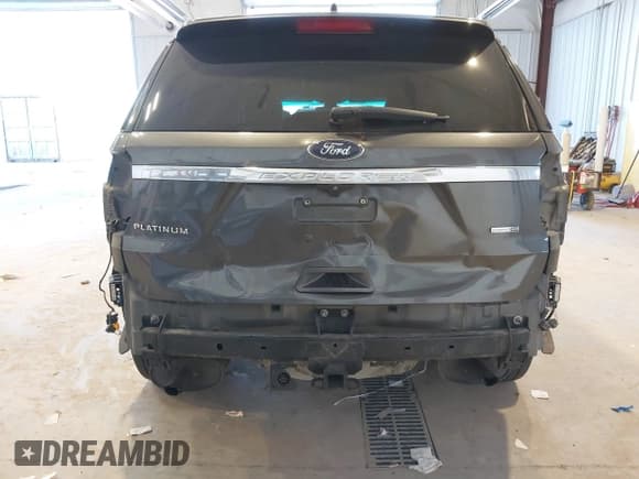 ✅ 2016 Ford Explorer Platinum • VIN: 1FM5K8HT8GGC87596 • Lot: 43537887. Wystawiony na IAAI z przebiegiem 206 619 mil. Bezpłatny archiwum sprzedaży aukcyjnych z USA i szczegółowy raport historii pojazdu na DreamBid. Zdjęcie 6.