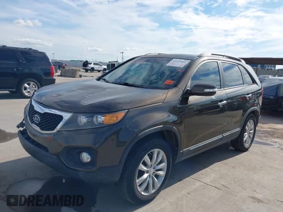 ✅ 2011 Kia Sorento EX • VIN: 5XYKU3A15BG128303 • Lot: 43297002. Wystawiony na IAAI z przebiegiem Nie podano. Bezpłatny archiwum sprzedaży aukcyjnych z USA i szczegółowy raport historii pojazdu na DreamBid. Zdjęcie 18.