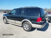✅ 2005 Ford Expedition Eddie Bauer • VIN: 1FMPU18545LA31584 • Lot: 42213645. Wystawiony na IAAI z przebiegiem 139 500 mil. Bezpłatny archiwum sprzedaży aukcyjnych z USA i szczegółowy raport historii pojazdu na DreamBid. Zdjęcie 3.