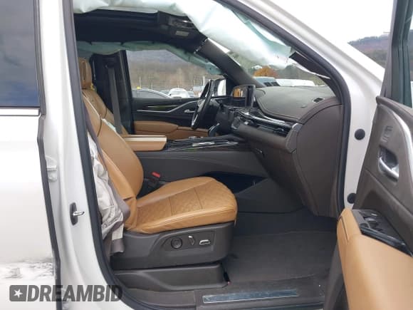 ✅ 2023 Cadillac Escalade ESV 4WD Premium Luxury • VIN: 1GYS4KKL3PR114963 • Lot: 43682968. Wystawiony na IAAI z przebiegiem 32 759 mil. Bezpłatny archiwum sprzedaży aukcyjnych z USA i szczegółowy raport historii pojazdu na DreamBid. Zdjęcie 5.