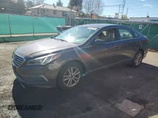 2015 Hyundai Sonata SE с VIN 5NPE24AF4FH137433, выставлен на аукционе Copart как лот 90632705 с пробегом 172 791 миль миль и Чистый • Clean title. История ставок и продаж доступна на DreamBid. Изображение 1.