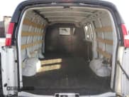 ✅ 2021 GMC Savana Cargo • VIN: 1GTW7AFP3M1270954 • Lot: 81899314. Wystawiony na Copart z przebiegiem 29 640 mil. Bezpłatny archiwum sprzedaży aukcyjnych z USA i szczegółowy raport historii pojazdu na DreamBid. Zdjęcie 9.