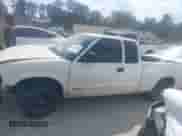 1998 Chevrolet S-10 LS with VIN 1GCCS19X6W8196808, listed as a IAAI auction lot 43146626 with 266,201 mi miles and . Bid and sale history available at DreamBid. Image 14.