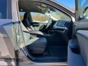 ✅ 2018 Toyota Highlander LE • VIN: 5TDBZRFH8JS908713 • Лот: 93683215. Опубликован ранее на Copart с пробегом 168 788 миль. Бесплатный доступ к архиву аукционных продаж из США и подробный отчёт об истории автомобиля на DreamBid. Изображение 7.