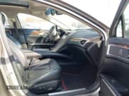 ✅ 2015 Lincoln MKZ Hybrid • VIN: 3LN6L2LU8FR619154 • Lot: 43663221. Wystawiony na IAAI z przebiegiem 291 930 mil. Bezpłatny archiwum sprzedaży aukcyjnych z USA i szczegółowy raport historii pojazdu na DreamBid. Zdjęcie 5.