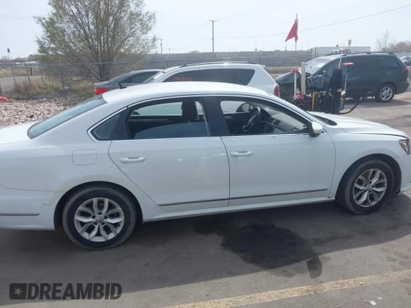 ✅ 2016 Volkswagen Passat S • VIN: 1VWAS7A36GC019397 • Лот: 41986217. Опубликован ранее на IAAI с пробегом 188 382 миль. Бесплатный доступ к архиву аукционных продаж из США и подробный отчёт об истории автомобиля на DreamBid. Изображение 13.