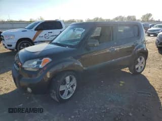 ✅ 2010 Kia Soul + • VIN: KNDJT2A27A7075195 • Лот: 90906855. Опубликован ранее на Copart с пробегом 198 118 миль. Бесплатный доступ к архиву аукционных продаж из США и подробный отчёт об истории автомобиля на DreamBid. Изображение 1.