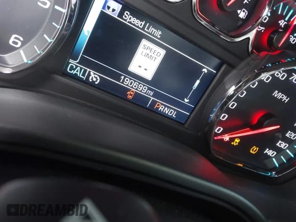 ✅ 2020 Chevrolet Suburban LT • VIN: 1GNSCHKC4LR154126 • Lot: 41636948. Wystawiony na IAAI z przebiegiem 190 699 mil. Bezpłatny archiwum sprzedaży aukcyjnych z USA i szczegółowy raport historii pojazdu na DreamBid. Zdjęcie 15.