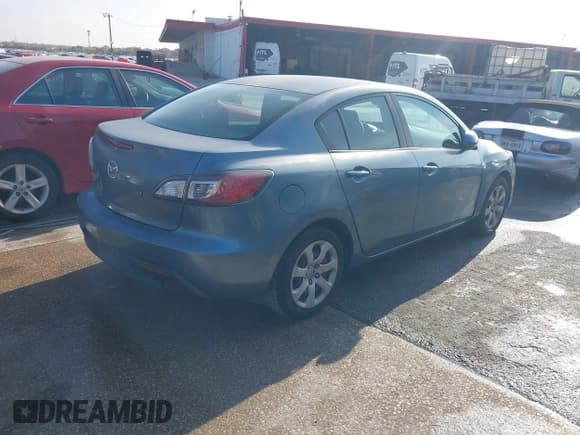 ✅ 2011 Mazda 3 i Sport • VIN: JM1BL1UF2B1455840 • Lot: 43722556. Wystawiony na IAAI z przebiegiem 157 457 mil. Bezpłatny archiwum sprzedaży aukcyjnych z USA i szczegółowy raport historii pojazdu na DreamBid. Zdjęcie 4.