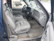 ✅ 1999 GMC Suburban • VIN: 1GKFK16R4XJ794266 • Lot: 42344172. Wystawiony na IAAI z przebiegiem 179 192 mil. Bezpłatny archiwum sprzedaży aukcyjnych z USA i szczegółowy raport historii pojazdu na DreamBid. Zdjęcie 5.