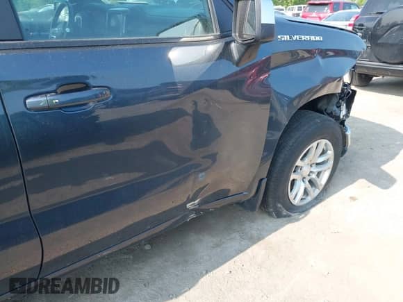 2021 Chevrolet Silverado 1500 LT z VIN 1GCPYDEK9MZ386217, wystawiony jako IAAI lot #42357722 z przebiegiem 105 372 mil mil oraz . Historia ofert i sprzedaży dostępna na DreamBid. Obrazek 18.