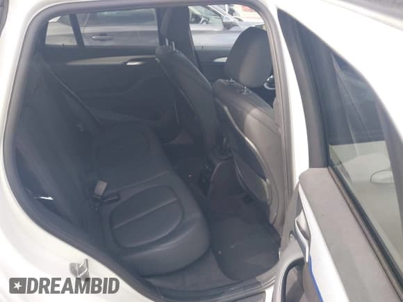 ✅ 2020 BMW X1 xDrive28i • VIN: WBXJG9C00L5R69467 • Lot: 43390251. Wystawiony na IAAI z przebiegiem 97 121 mil. Bezpłatny archiwum sprzedaży aukcyjnych z USA i szczegółowy raport historii pojazdu na DreamBid. Zdjęcie 8.