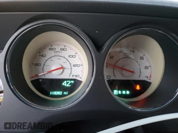 ✅ 2014 Dodge Challenger SXT • VIN: 2C3CDYAG7EH111177 • Lot: 84601574. Wystawiony na Copart z przebiegiem 113 252 mil. Bezpłatny archiwum sprzedaży aukcyjnych z USA i szczegółowy raport historii pojazdu na DreamBid. Zdjęcie 9.