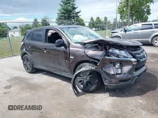 ✅ 2022 Mitsubishi Outlander ES • VIN: JA4ARUAU7NU011218 • Lot: 43073265. Wystawiony na IAAI z przebiegiem 55 382 mil. Bezpłatny archiwum sprzedaży aukcyjnych z USA i szczegółowy raport historii pojazdu na DreamBid. Zdjęcie 1.