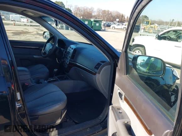 ✅ 2012 Hyundai Santa Fe SE • VIN: 5XYZH4AG5CG150686 • Лот: 43856339. Опубликован ранее на IAAI с пробегом 276 980 миль. Бесплатный доступ к архиву аукционных продаж из США и подробный отчёт об истории автомобиля на DreamBid. Изображение 5.