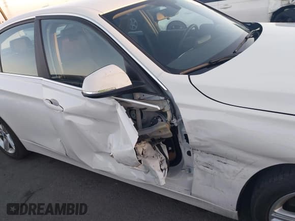 ✅ 2015 BMW 3 Series 328i • VIN: WBA3C1C53FP116520 • Lot: 43629194. Listed on IAAI with 33,867 mi. Free auction sales archive from the USA and detailed vehicle history report at DreamBid. Image 6.