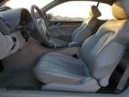 ✅ 2003 Mercedes-Benz CLK 320 • VIN: WDBLK65GX3T144205 • Lot: 92627495. Wystawiony na Copart z przebiegiem 142 399 mil. Bezpłatny archiwum sprzedaży aukcyjnych z USA i szczegółowy raport historii pojazdu na DreamBid. Zdjęcie 7.