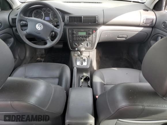 ✅ 2005 Volkswagen Passat GLS • VIN: WVWAE63B05E049862 • Lot: 82347915. Listed on Copart with 190,442 mi. Free auction sales archive from the USA and detailed vehicle history report at DreamBid. Image 8.