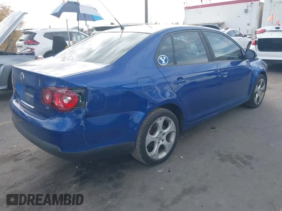 ✅ 2008 Volkswagen Jetta S • VIN: 3VWJM71K38M099243 • Lot: 43508265. Wystawiony na IAAI z przebiegiem 216 622 mil. Bezpłatny archiwum sprzedaży aukcyjnych z USA i szczegółowy raport historii pojazdu na DreamBid. Zdjęcie 4.