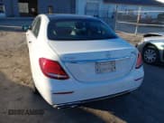 ✅ 2018 Mercedes-Benz E 300 • VIN: WDDZF4KB4JA354178 • Lot: 43565308. Wystawiony na IAAI z przebiegiem 111 984 mil. Bezpłatny archiwum sprzedaży aukcyjnych z USA i szczegółowy raport historii pojazdu na DreamBid. Zdjęcie 17.