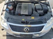 ✅ 2007 Volkswagen Passat 2.0T • VIN: WVWLK73CX7E003488 • Лот: 71120244. Опубликован ранее на Copart с пробегом 120 008 миль. Бесплатный доступ к архиву аукционных продаж из США и подробный отчёт об истории автомобиля на DreamBid. Изображение 14.