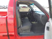 ✅ 2002 Chevrolet Silverado 1500 • VIN: 1GCEC14W22Z100150 • Lot: 43317354. Wystawiony na IAAI z przebiegiem 162 405 mil. Bezpłatny archiwum sprzedaży aukcyjnych z USA i szczegółowy raport historii pojazdu na DreamBid. Zdjęcie 5.