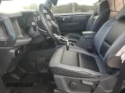 ✅ 2024 Ford Bronco Black Diamond • VIN: 1FMDE1AP0RLA19384 • Lot: 82642135. Wystawiony na Copart z przebiegiem 28 891 mil. Bezpłatny archiwum sprzedaży aukcyjnych z USA i szczegółowy raport historii pojazdu na DreamBid. Zdjęcie 7.