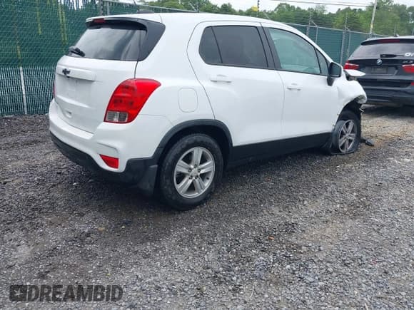 ✅ 2021 Chevrolet Trax LS • VIN: KL7CJNSB5MB326387 • Lot: 42402026. Listed on IAAI with 43,037 mi. Free auction sales archive from the USA and detailed vehicle history report at DreamBid. Image 4.