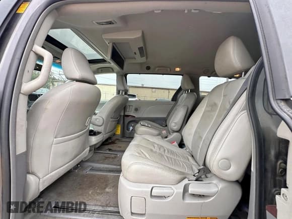 ✅ 2013 Toyota Sienna XLE • VIN: 5TDDK3DC1DS062365 • Lot: 61709045. Wystawiony na Copart z przebiegiem 252 932 mil. Bezpłatny archiwum sprzedaży aukcyjnych z USA i szczegółowy raport historii pojazdu na DreamBid. Zdjęcie 6.