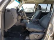 ✅ 2008 Jeep Commander Sport • VIN: 1J8HG48N58C185896 • Lot: 61500035. Wystawiony na Copart z przebiegiem 195 683 mil. Bezpłatny archiwum sprzedaży aukcyjnych z USA i szczegółowy raport historii pojazdu na DreamBid. Zdjęcie 7.