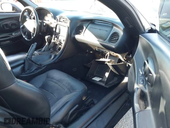 ✅ 2000 Chevrolet Corvette • VIN: 1G1YY32GXY5132231 • Lot: 43566280. Wystawiony na IAAI z przebiegiem Nie podano. Bezpłatny archiwum sprzedaży aukcyjnych z USA i szczegółowy raport historii pojazdu na DreamBid. Zdjęcie 4.