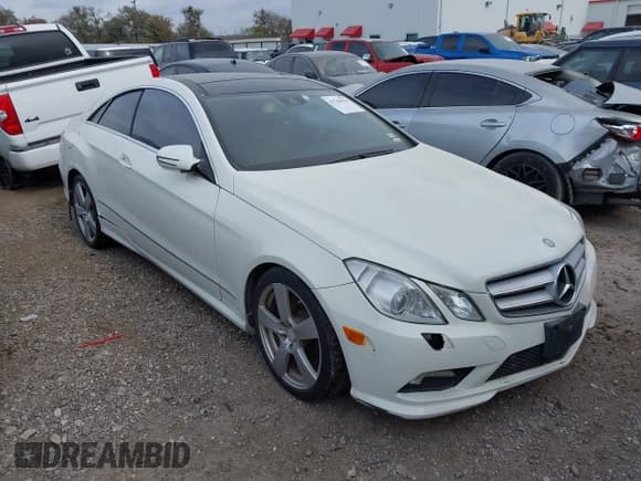 ✅ 2010 Mercedes-Benz E 550 • VIN: WDDKJ7CB7AF004806 • Lot: 43705870. Wystawiony na IAAI z przebiegiem 159 343 mil. Bezpłatny archiwum sprzedaży aukcyjnych z USA i szczegółowy raport historii pojazdu na DreamBid. Zdjęcie 1.