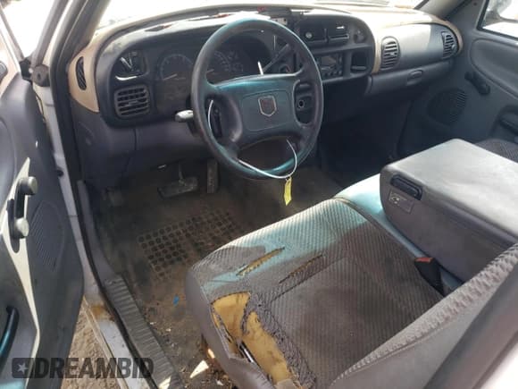 ✅ 2001 Dodge 1500 Work Special • VIN: 1B7HC16X71S129105 • Lot: 82381695. Wystawiony na Copart z przebiegiem 172 982 mil. Bezpłatny archiwum sprzedaży aukcyjnych z USA i szczegółowy raport historii pojazdu na DreamBid. Zdjęcie 8.