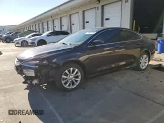 ✅ 2015 Chrysler 200 C • VIN: 1C3CCCCBXFN569733 • Lot: 89555735. Wystawiony na Copart z przebiegiem 92 507 mil. Bezpłatny archiwum sprzedaży aukcyjnych z USA i szczegółowy raport historii pojazdu na DreamBid. Zdjęcie 1.
