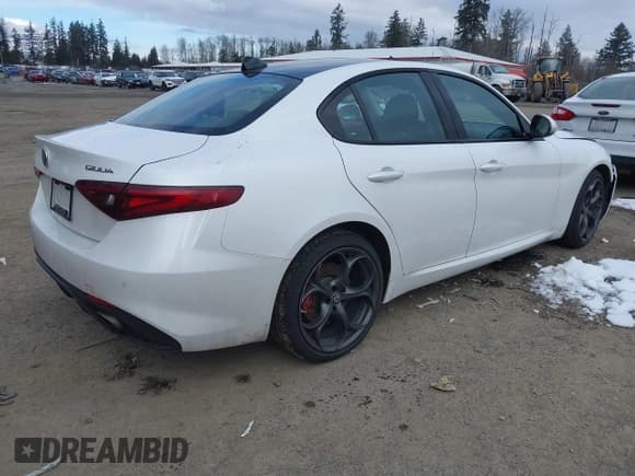 ✅ 2018 Alfa Romeo Giulia Ti Sport • VIN: ZARFAEEN4J7575502 • Лот: 41506566. Опубликован ранее на IAAI с пробегом 85 786 миль. Бесплатный доступ к архиву аукционных продаж из США и подробный отчёт об истории автомобиля на DreamBid. Изображение 4.